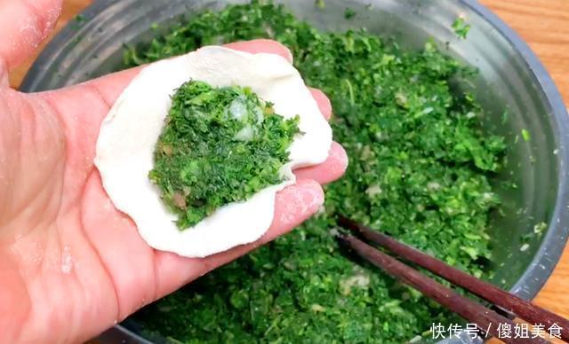 夏天,用它包饺子,又香又嫩,不花1分钱,比韭菜茴香都好吃