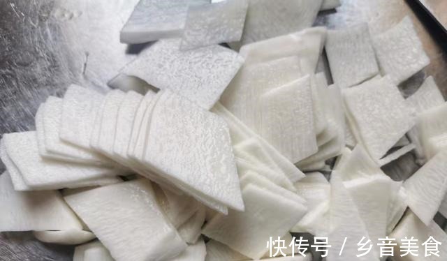 青红椒|秋天养胃常吃山药,这样做简单快手没难度,每次一大盘不够吃的!