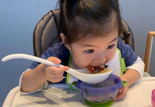 辅食|宝宝多大吃肉比较好吃“晚”了影响智力发育,附吃肉辅食攻略