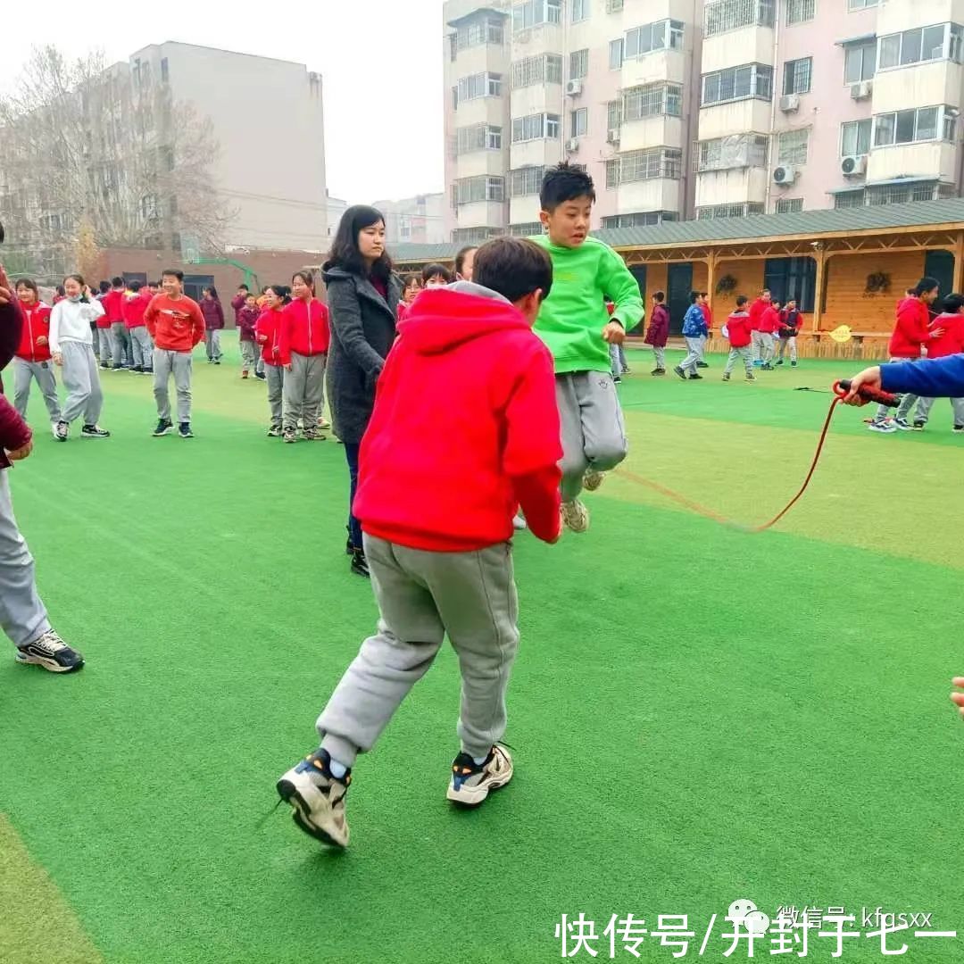 开封市求实小学：跳绳 还得看我的