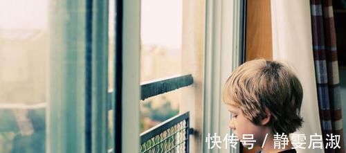 自闭症|男孩手写“印刷体”走红,获赞700万,父母却叹气:他生病了