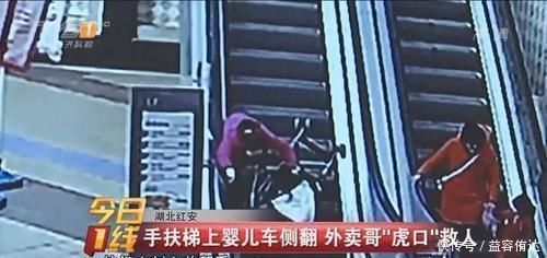 婴儿车|奶奶带孙子出门散步,路人拍下的照片让网友笑翻,宝宝:我太难了