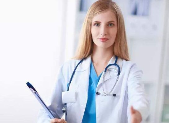 日常生活中|“踮脚尖”对身体真的好吗?医生给出合理解答,早知早受益