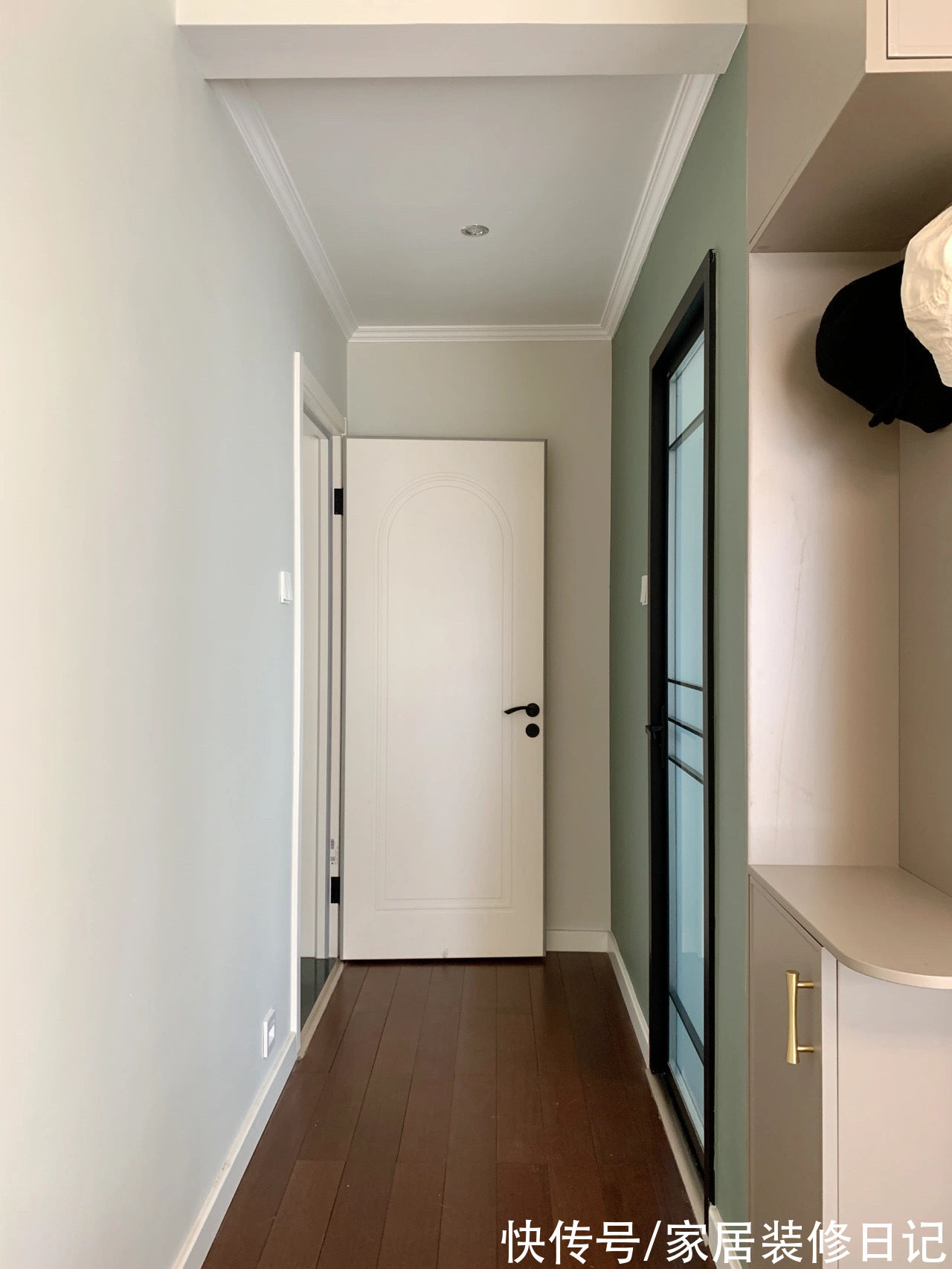 石膏线|年轻人越来越喜欢“省钱装修”，不吊顶+无主灯，骨子里透着高级