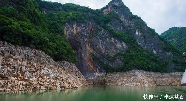 江山深处，古老的巴东尚未发现，已成美景，秘境可寻，更胜人间