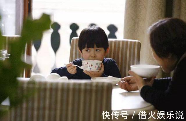 孩子|若孩子有这4种表现,父母先别急着高兴,小心这是孩子“缺爱”了