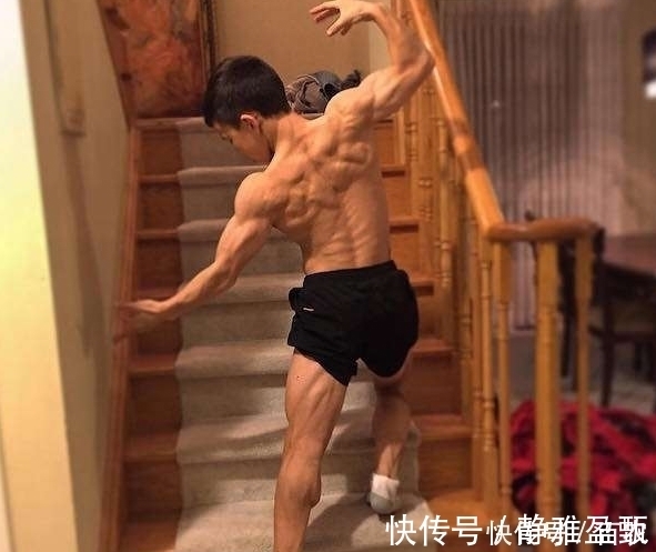 男孩|美国15岁男孩沉迷健身练成一身肌肉,大家却都为他这个隐忧担心!
