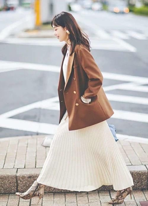 春季纠结穿什么？这4组穿搭公式，超适合亚洲人，照着穿就很好看