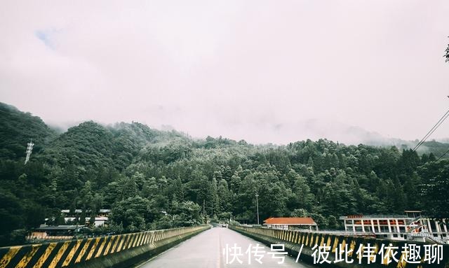 云雾|成都周边避暑胜地，夏季平均气温28度，山间云雾缭绕非常漂亮