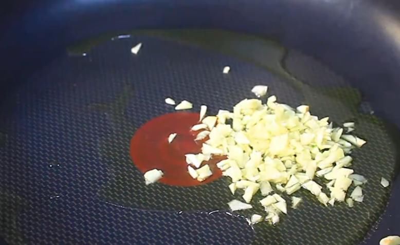 胡萝卜搭配菠菜,简单一做就变成了一道美味,鲜香美味,营养丰富