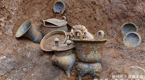 山村挖出秦朝大墓,墓中挖出神秘黄金鸟,专家无法做出解释
