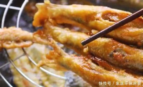 面粉|炸小鱼,直接用面粉就错了!大厨教你正确做法,外酥里嫩,不回潮