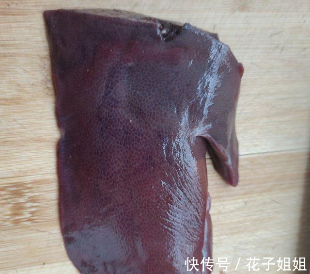 爆炒猪肝|泡椒爆炒猪肝,香嫩可口,美味下饭!