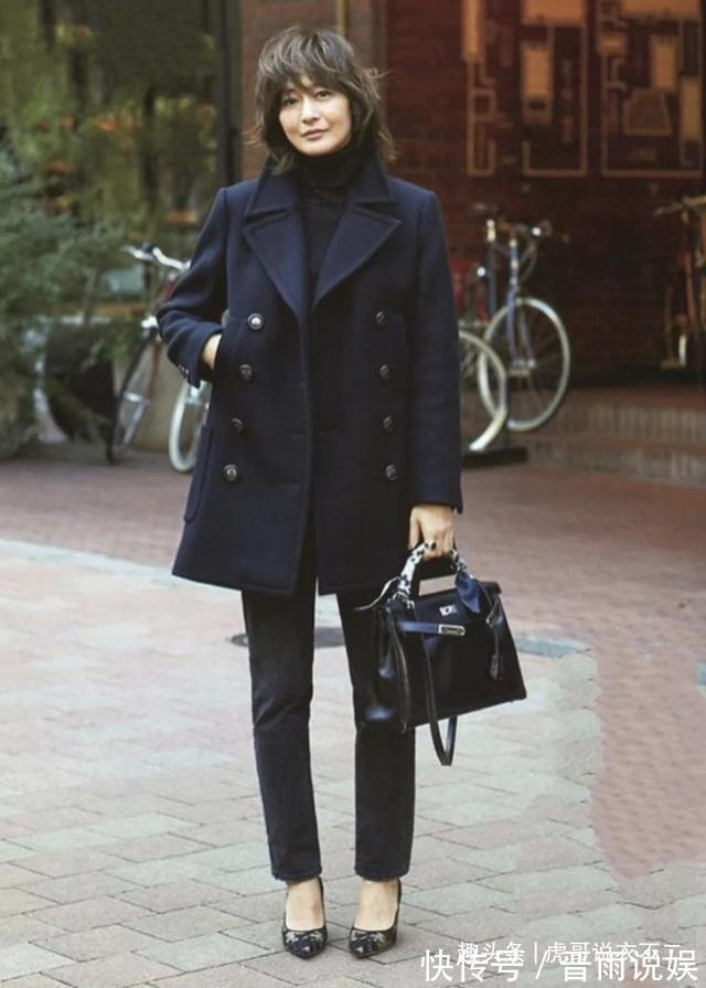 西装 日本高人气博主太会穿,50出头依旧优雅高级,早秋穿搭圈粉无数