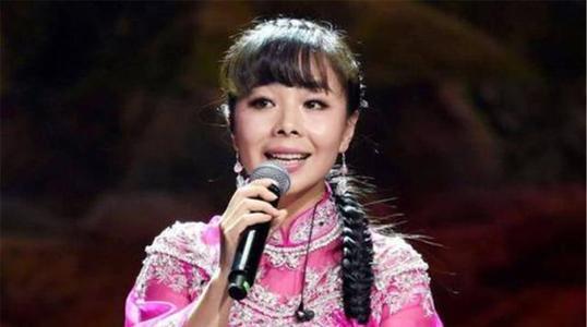 2007年,《星光大道》王二妮風(fēng)光無限,嫁人回農(nóng)村后因何發(fā)文抱怨