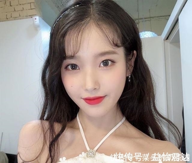 时尚|善用各种头发造型产品,轻松打造10款女明星时尚中分发