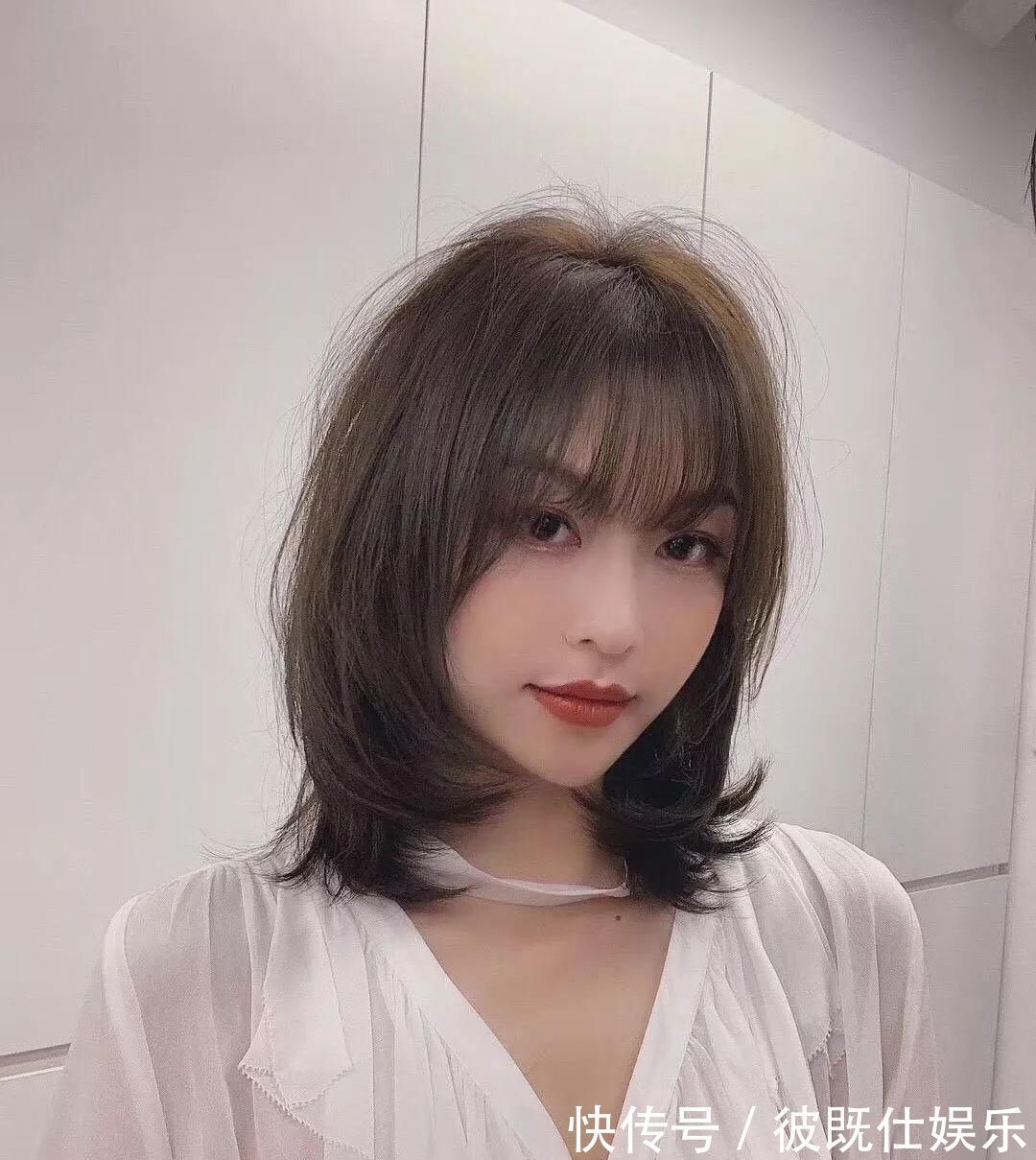 短发 今年流行这4款“发型”,既显嫩又能显脸小,颜值再低也能拯救