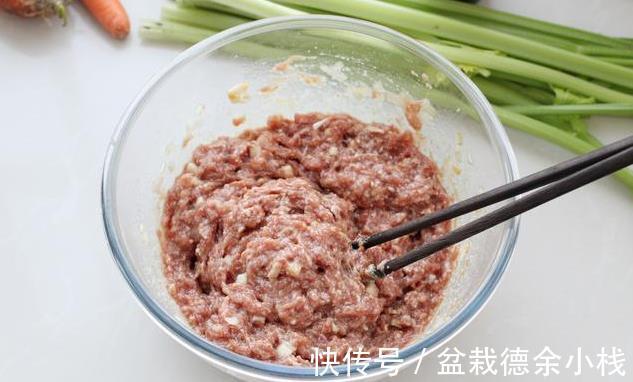 包饺子|入秋包饺子，试试这3种时令菜馅，荤素结合，好吃又贴秋膘