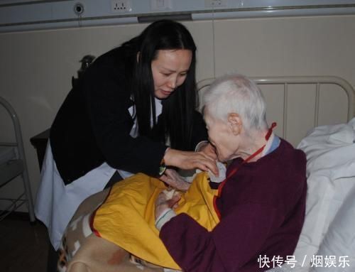 老人们|“假孝顺”的子女,就算伪装得再好,也会在这4件事情上露出马脚