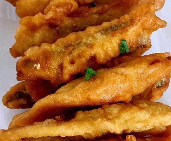 炸小鱼,直接用面粉就错了!大厨教你正确做法,外酥里嫩,不回潮