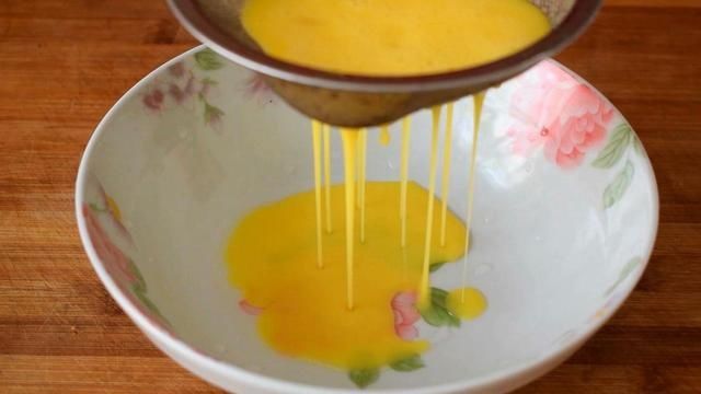 最近玉米加鸡蛋火了，简单一做，我家一周吃6次，比吃肉都香