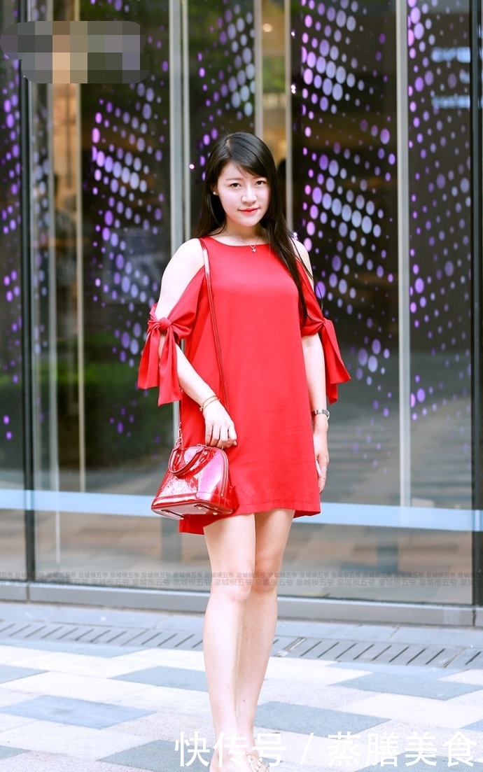 美丽|街拍:美女,精致美丽显身材,曲线丰腴,身材凸出怎么穿都吸睛!