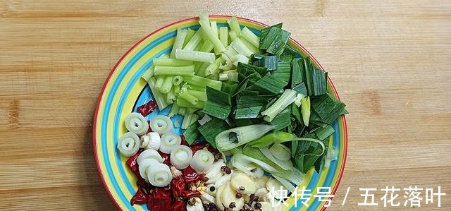 这才是干锅千页豆腐简单家常做法,豆腐鲜香入味,好吃下饭过瘾!