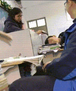 |搞笑GIF:你这是干啥呀,检查就检查呗,咋还炸毛了呢?