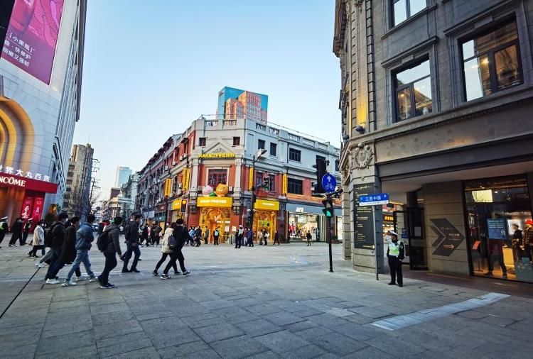 令人|就地也“乐嗨”!牛年春节市场折射上海文旅发展新动能