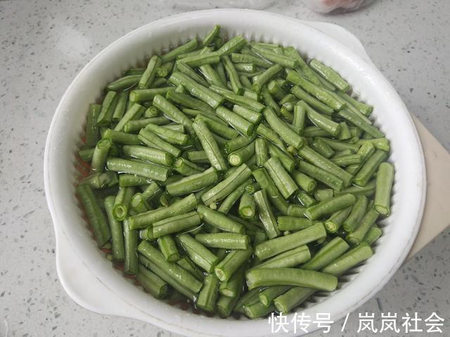 豇豆角|这才是豆角面条的正宗做法,不煮不炒,有肉有菜,比焖面好吃多了