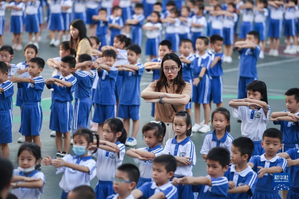 深圳市福田区南园小学|小朋友，你们的“萌新”港青老师正式上线啦