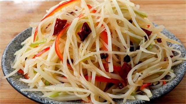 好吃|难怪饭店的酸辣土豆丝那么好吃,大厨教你一招,酸脆爽口又下饭