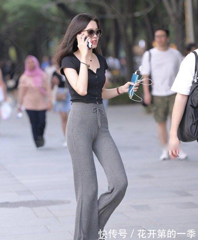 低领|黑色低领上衣搭配高腰休闲裤，简约时尚，青春靓丽