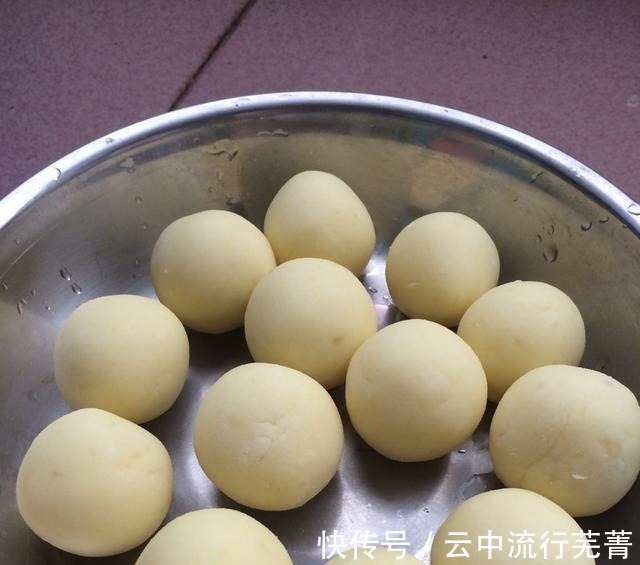 开胃|爽口开胃的西红柿土豆丸子汤，做法详细，想喝的时候做一碗吧！