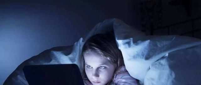 女孩子|女孩第一次来月经,若没早于这个年龄,偷着乐吧,不妨为女儿看看