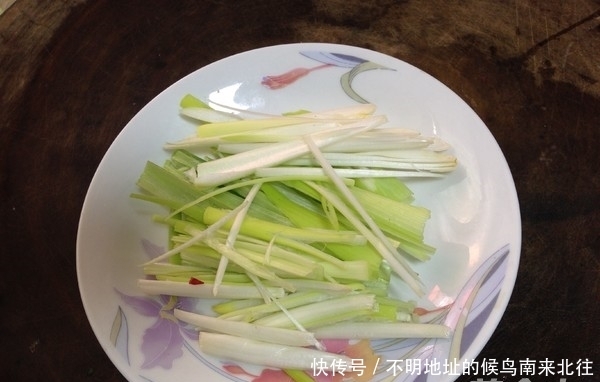 这菜切记不能隔夜吃,放进冰箱也不行,家有老人要注意!