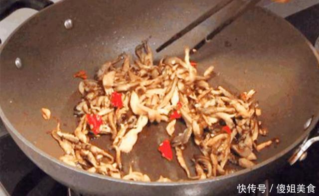 鸡蛋|春天,这菜多给孩子吃,3元做一盘,骨骼发育长得高,比牛奶管用