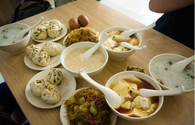 泡面|聪明的女性，早餐从不吃3种“高热量”食物！你却当成“掌心宝”