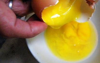 裂纹|买鸡蛋9种鸡蛋千万不能买更不能吃,尽早提醒家人,不要当耳旁风