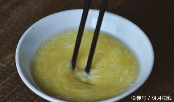 身体|每天一碗“开水冲鸡蛋”,再滴2滴香油,身体慢慢会发生3个变化!