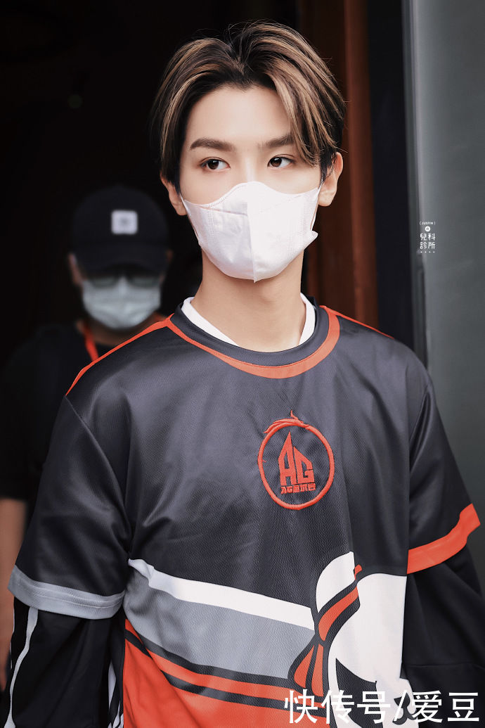 小贾|「Justin」「新闻」210830 黄明昊昨日录制《你我皆王者》路透 小贾职业梦完成进度50%