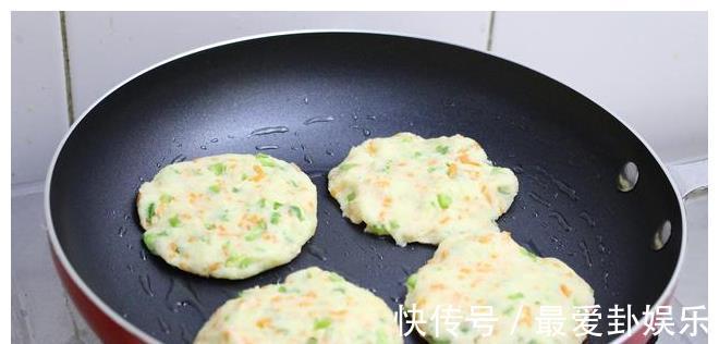 做法|土豆饼的简单做法，学会了再也不用买早餐了，咬一口满嘴留香