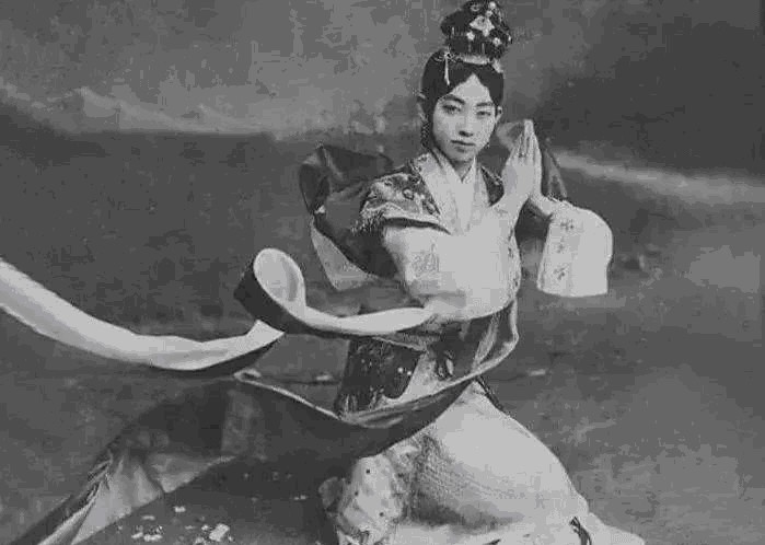  姐姐|三十的姐姐乘风破浪，千年的姐姐飞檐走壁