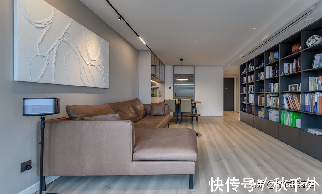 沐宸|越来越多年轻人选择客厅不装电视,还真别说,这样的家出彩又实用