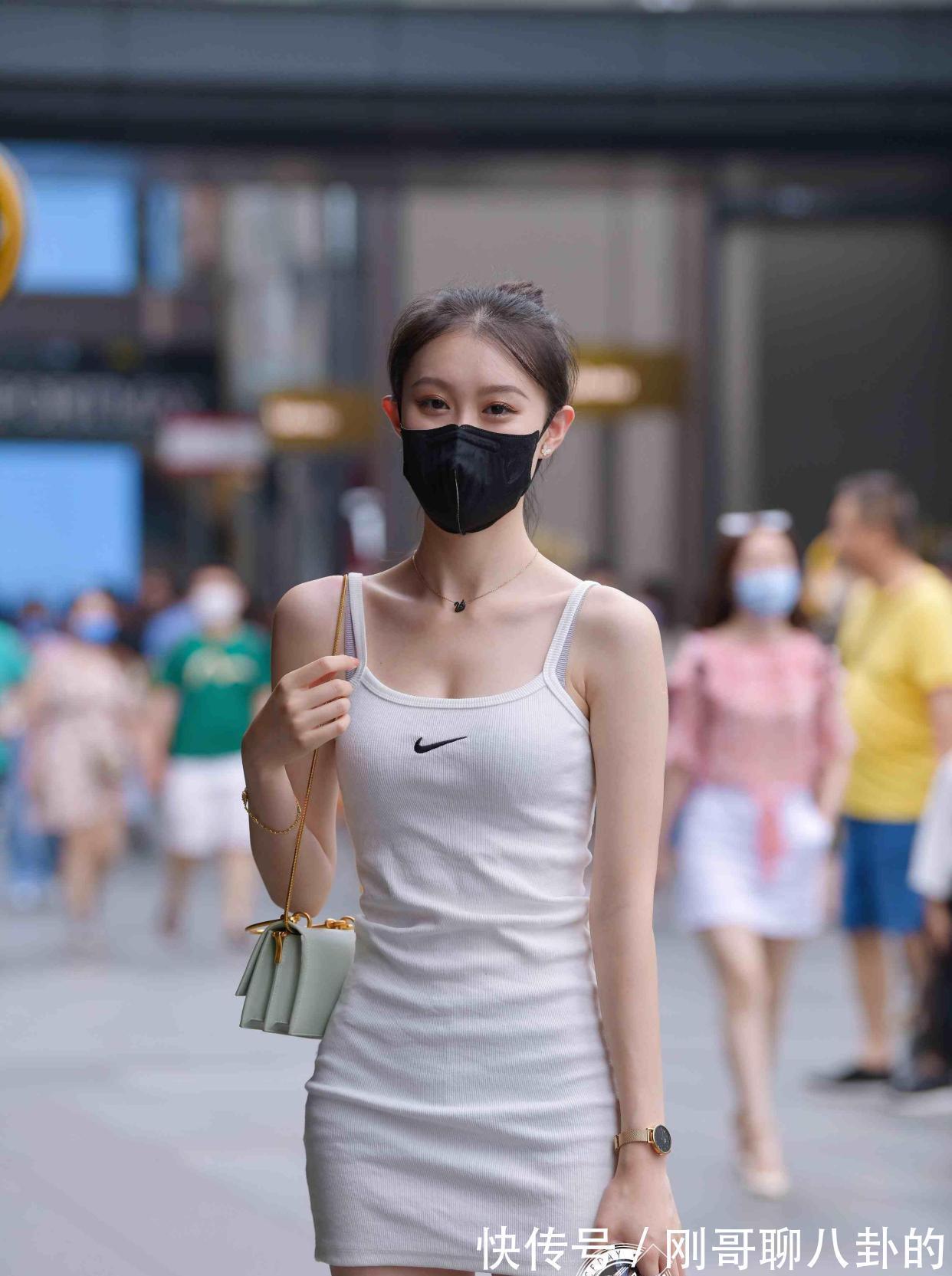 字裙|活力满满的连衣裙装扮显得独特别致,你负责优雅就可以,淡雅大方