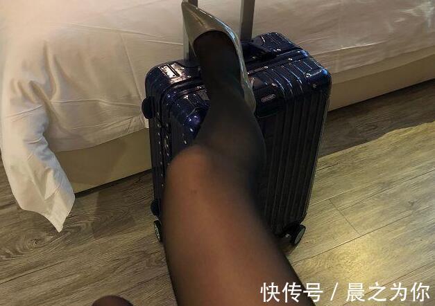 性感 性感迷人的尖头高跟鞋,凸显出女人时尚品味,好看有气质!