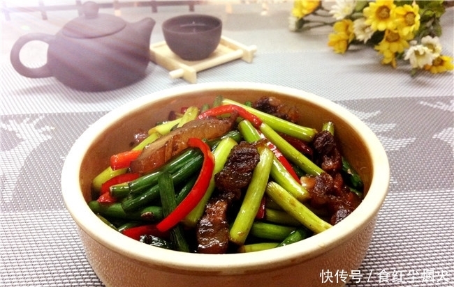 婆婆做的下饭菜,食材很简单,快速出锅,比大鱼大肉受欢迎