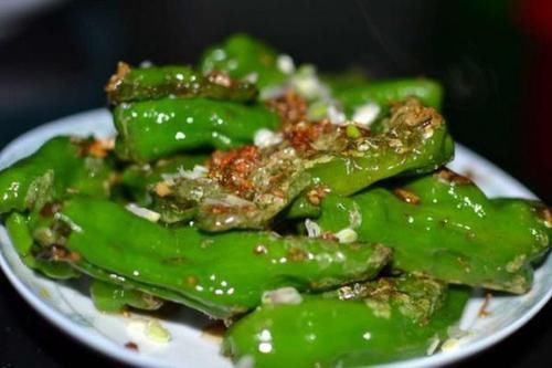 ?虎皮青椒，直接下油锅就错了！多加3步，虎皮青椒又香又起皮