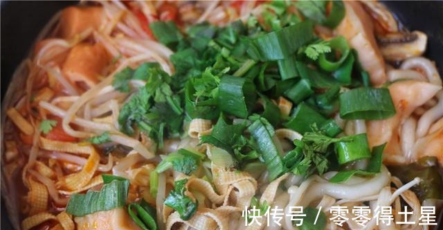 天冷就爱热乎乎的一锅,自己做简单美味,网友比饭馆好吃!