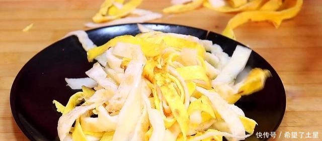 青椒炒鸡蛋正确做法,很多人第一步就错了,这样做才好吃不腥!